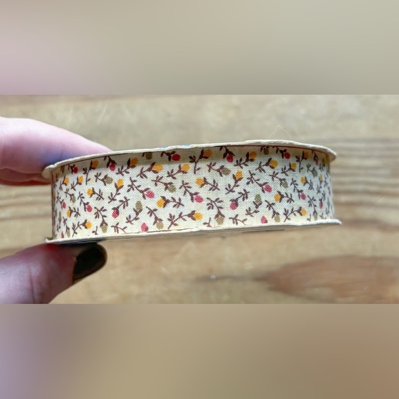 Vintage Offray Dainty Flowers Cream Fabric Ribbon Rustic Cottagecore Crafts - Picture 1 of 3